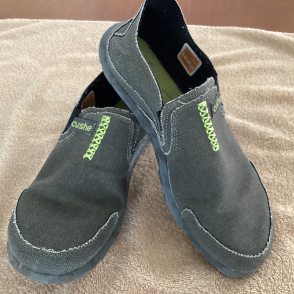 Cushe Men's Slippers, loafers size  9 US green tan camo neon green trim slip on